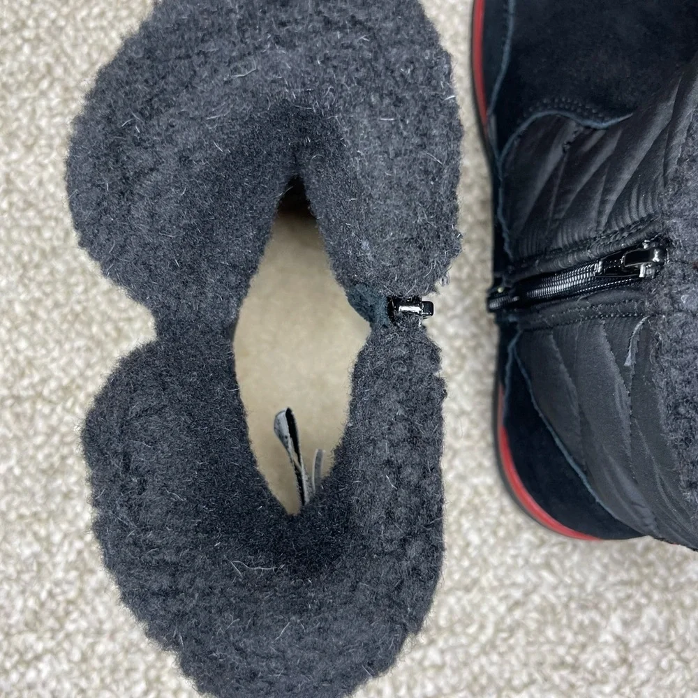 Bearpaw side zippered boots